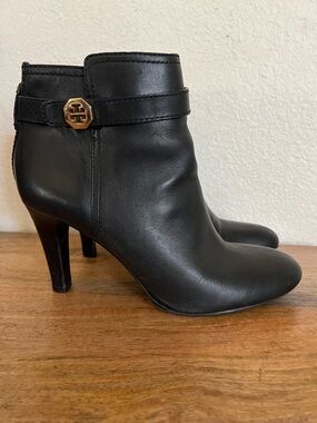 Tory Burch Bristol Black Leather Belted Logo Ankle Boots Booties A8 Size 8.5 M